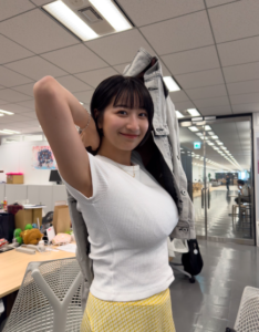 【画像】魅惑のIカップ榎原依那の画像9選！オフショットもかわいい！ | mochiko家